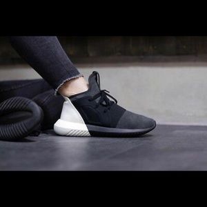 Adidas Originals Tubular Defiant Women’s Sneaker